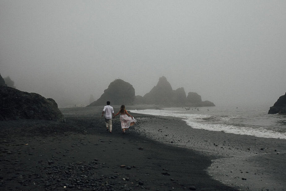 Bride and groom elope on the beaches of La Push, WA.