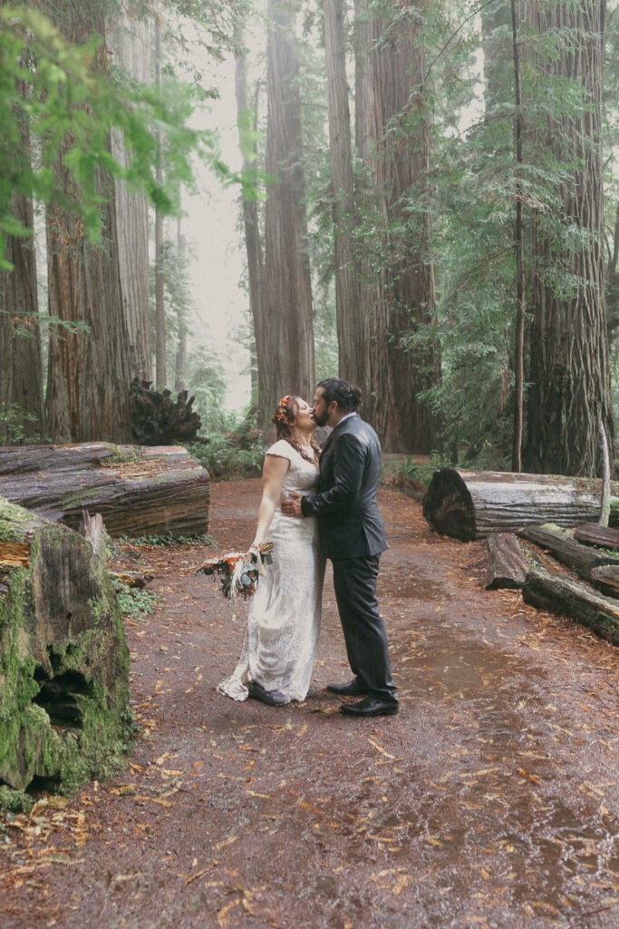 Bride and groom walk in the rain during their elopement in Jedediah state park.