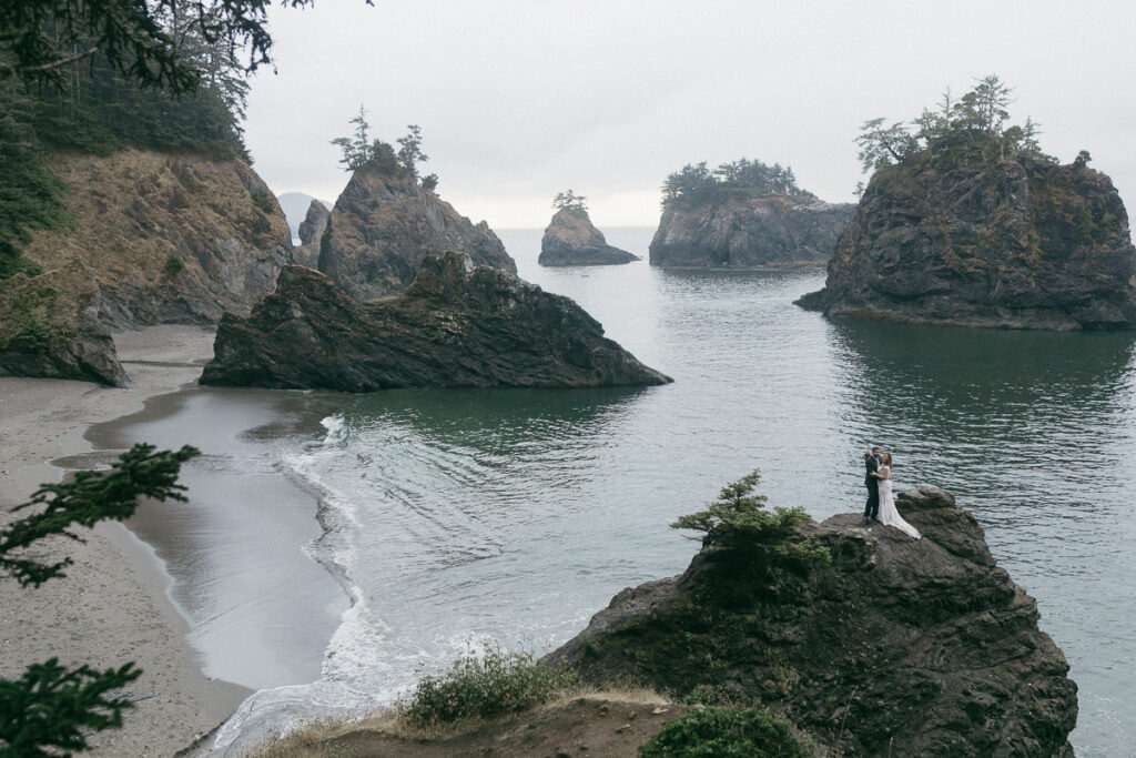 Bride and groom pose for portraits in Brookings, Oregon.